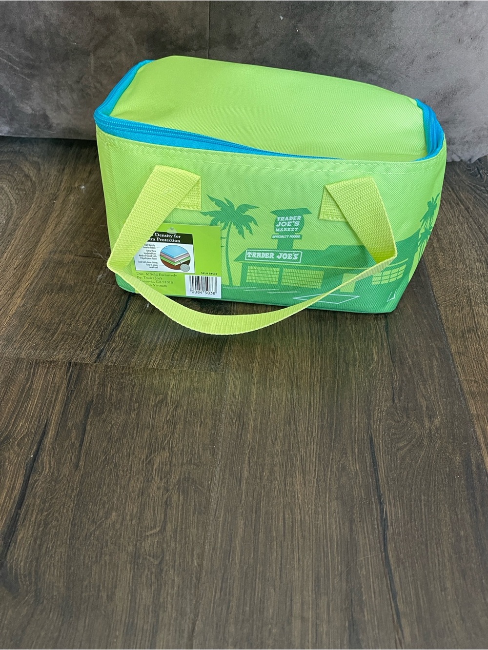 Trader Joe's Lime Green Insulated Lunch Bag with Blue Trim